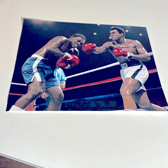 - Muhammad Ali joe Frazier signed 8x10 photo - Picture 1 of 1